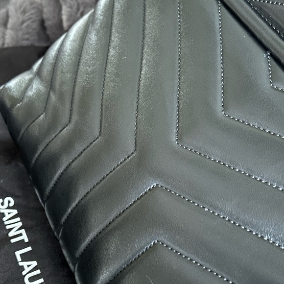 Gorgeous YSL medium Lou Lou in great condition - Picture 8 of 11